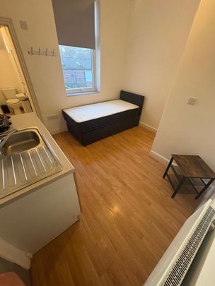 Studio Flat, Derby Road, L20 - Photo 1