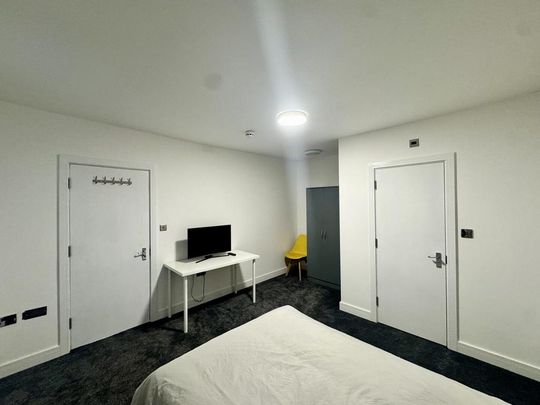 1 bedroom in a house share to rent - Photo 1