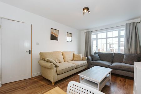 6 Bed Detached House, Cameron Walk, BS7 - Photo 3