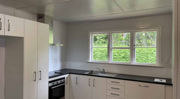 Sunny Two Bedroom Flat - Photo 1