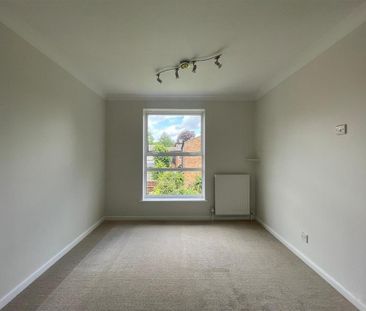 3 bedroom end of terrace house to rent - Photo 3