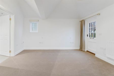 1 bedroom semi-detached house to rent - Photo 2