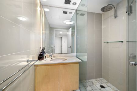 Refined and Oversized Three Bedroom Residence - Photo 3