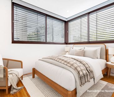 Architect-Designed Four-Level Townhouse with Iconic Rooftop Terrace - Photo 2