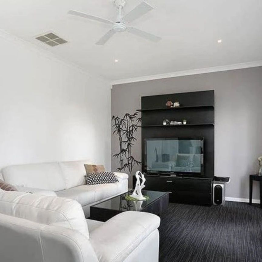 SPACIOUS FAMILY HOME! - Photo 1