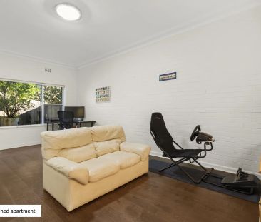 Downstairs Studio Flat in Ultra-Convenient Location - Photo 1