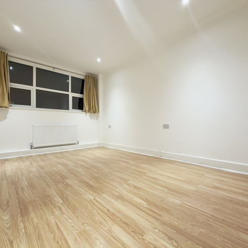 2 Bed Flat, Biscot Road, LU3 - Photo 1