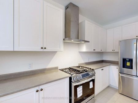 Detached Home For Lease | X8064790 - Photo 4