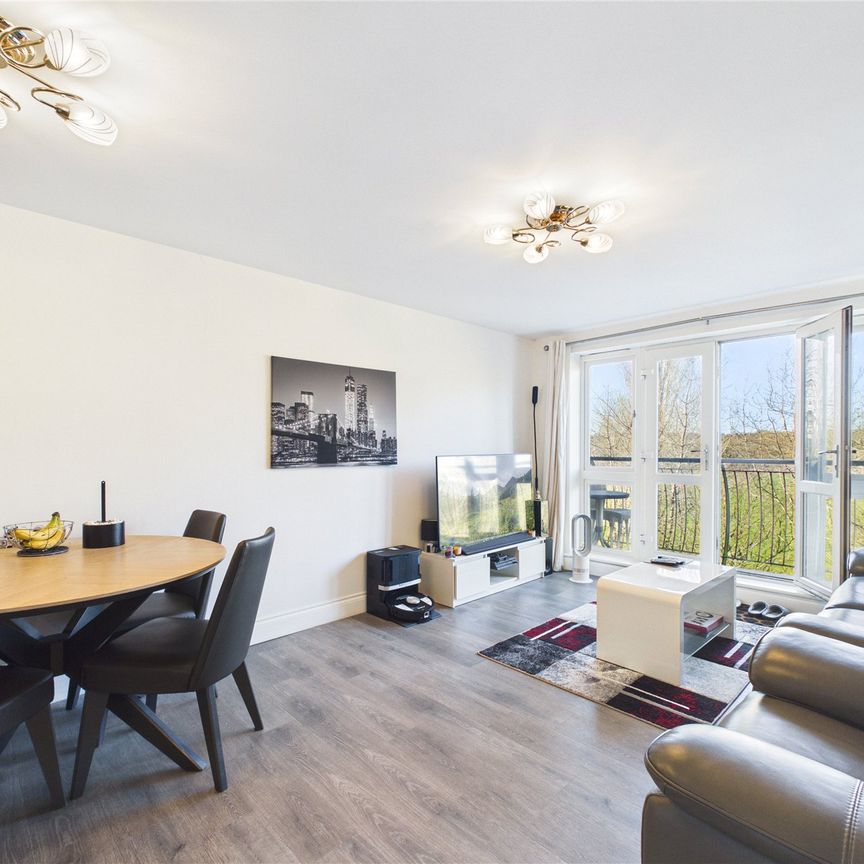 2 bedroom in Luscinia View, Reading - Photo 1