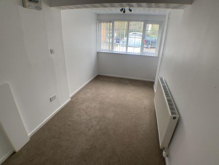 4 bedroom detached house to rent - Photo 4