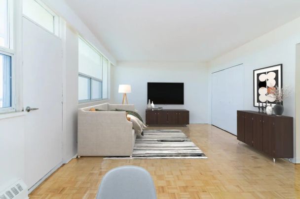 485 Eglinton Ave E — Bachelor - Photo 1