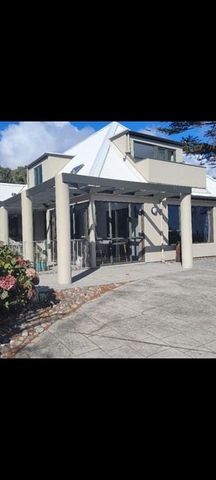 Charming Raumati 3BR Home with stunning seaviews - Photo 2