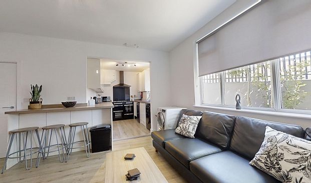 Stunning 5-Bedroom, 5-Bathroom Property with Off-Road Parking Near Hallam University - Photo 1