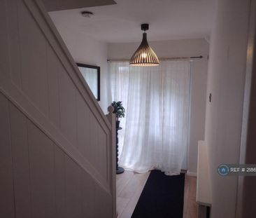 3 bedroom detached house to rent - Photo 4