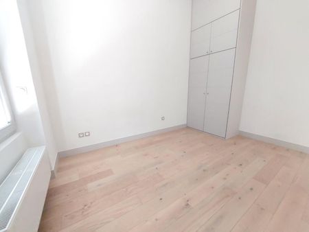 location Appartement T2 DE 49.9m² À LYON - Photo 2