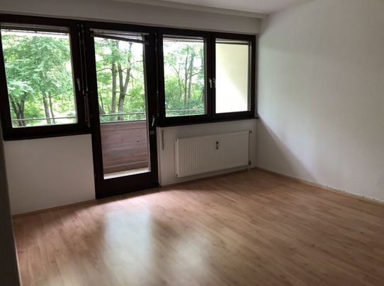 Zentrale 3-Zimmer-Wohnung mit Balkon und Einbauküche (Befristung: 3 Jahre) - Photo 1