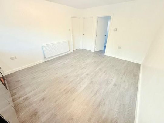 2 bedroom Flat To Let - Photo 1