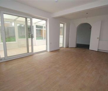 Walnut Close, Alton, Hampshire, GU34 - Photo 2