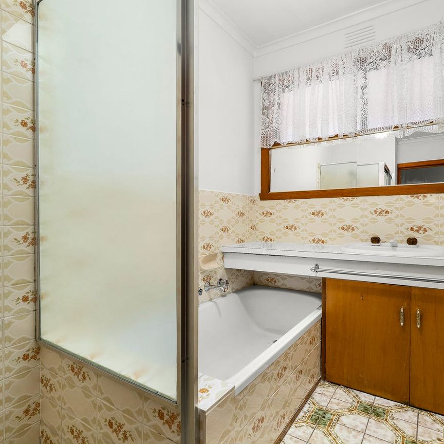 Three bedroom home in great location! - Photo 1