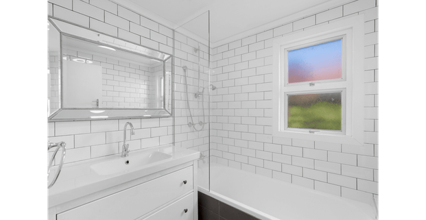 Cottage Charm in Mitchelton: Embrace Comfort and Style! - Photo 1