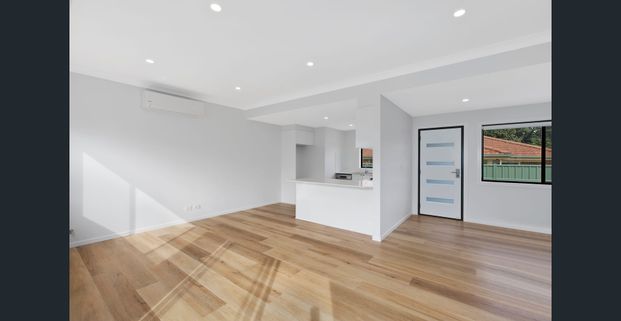 Gorgeous Four Bedroom townhouse, Modern Living at Its Best! - Photo 1