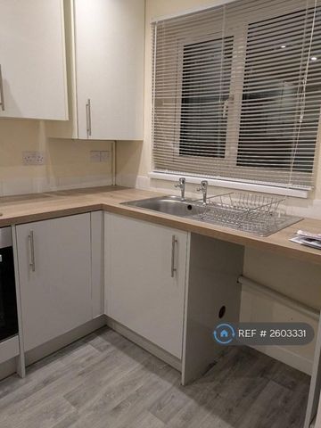 3 bedroom end of terrace house to rent - Photo 5