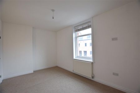 Bank Avenue, Whickham, NE16 - Photo 2