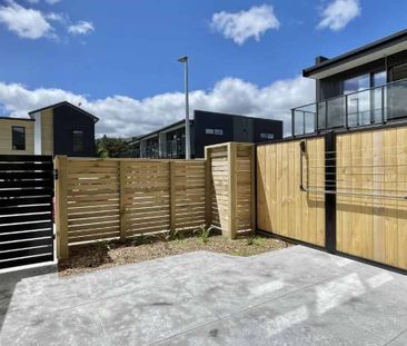 Modern 2-Bedroom Home in Wainuiomata - Photo 3