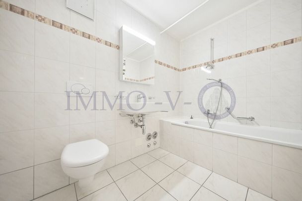 MONTCHOISI - SPACIEUX (191m2) AVEC DEUX BALCONS ET EMPLACEMENT IDEAL - Photo 1