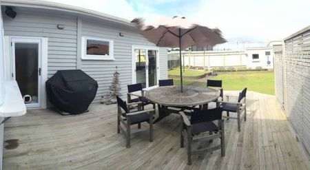 Located in Fitzroy - Photo 2