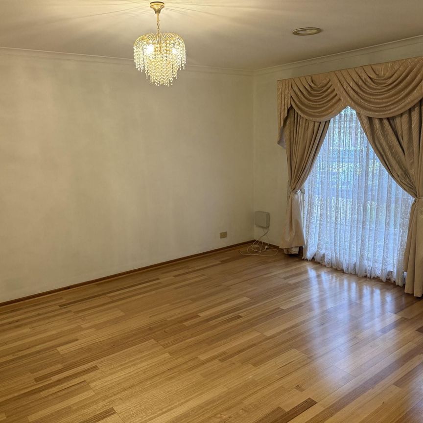 Family Home in the Perfect Location! - Photo 1
