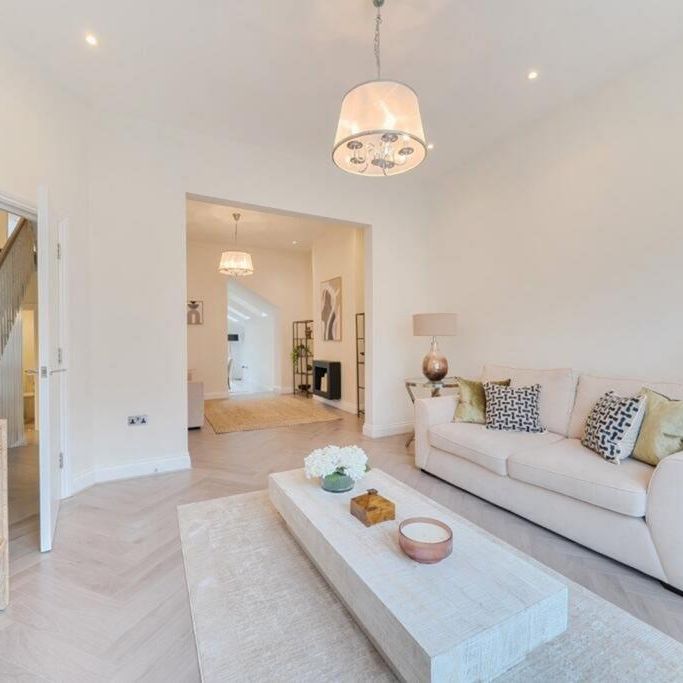 4 bedroom terraced house to rent - Photo 1