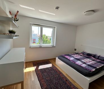 Neue modern möblierte Wohnung mit Balkon, Stellplatz und Stadtblick - Photo 5