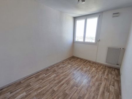 Location Appartement 4 pièces 70m² ST PIERRE DES CORPS 37700 - Photo 4