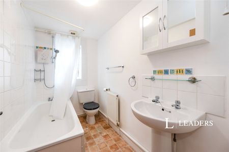 1 bedroom apartment to rent Alhambra Road, Southsea, PO4 - Photo 2