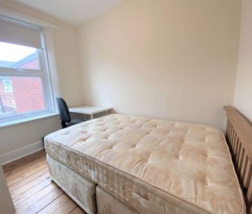 3 bedroom flat to rent - Photo 5