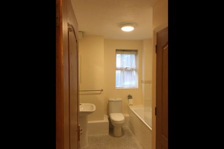 2 Bed Flat, Charles Street, CR0 - Photo 5