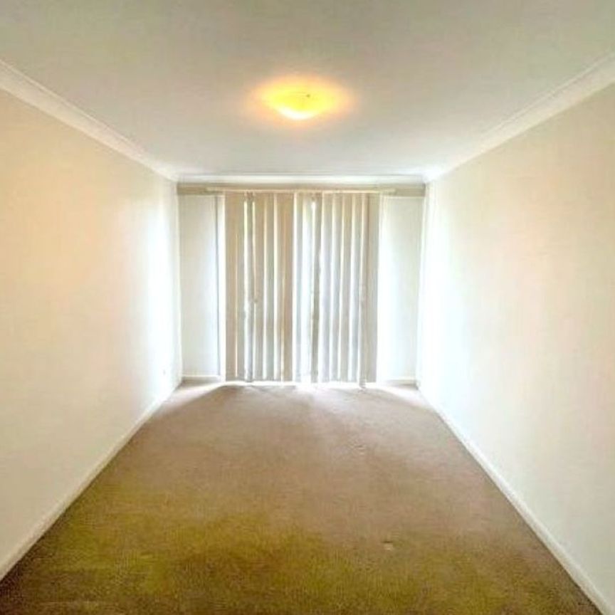 Cosy Unit in Convenient Location&excl; - Photo 1