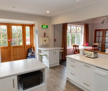 Convenient Campus Living - Photo 2