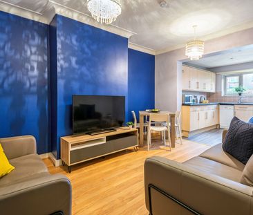 9 STANMORE CRESCENT Leeds - LS4 2RY - Photo 2