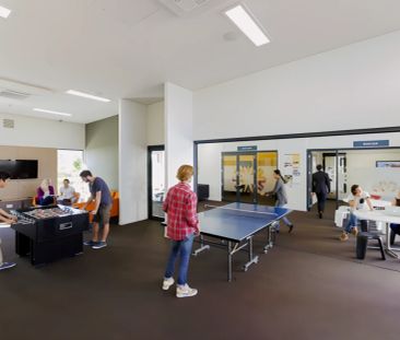 Six Bedrooms Lakeside - Photo 1