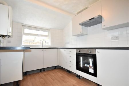 2 bedroom terraced house to rent - Photo 2