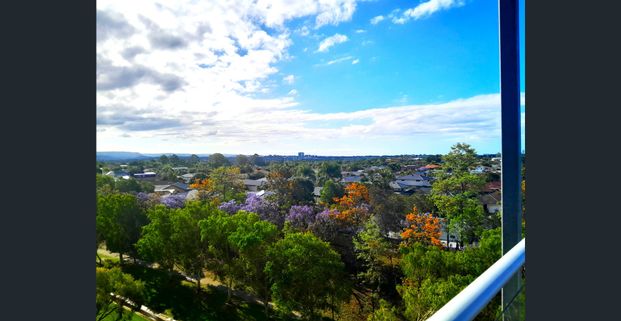 2 Bedroom 2 Bath Apartment Right beside Treetop Shopping Centre - Photo 1