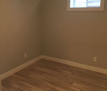 For Lease - 1258 Firestone Crescent Unit# B, Parkway Park - Queensw... - Photo 1