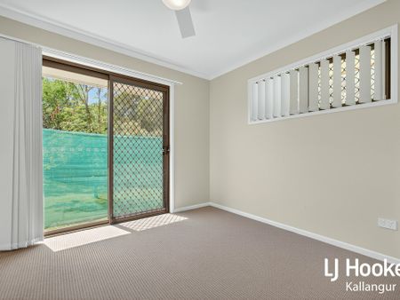 Spacious 2 Bedroom Duplex with Huge Yard & Side Access - Photo 4