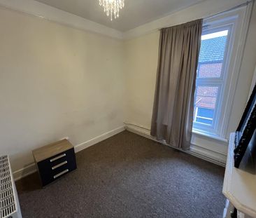 3 bedroom flat to rent - Photo 6