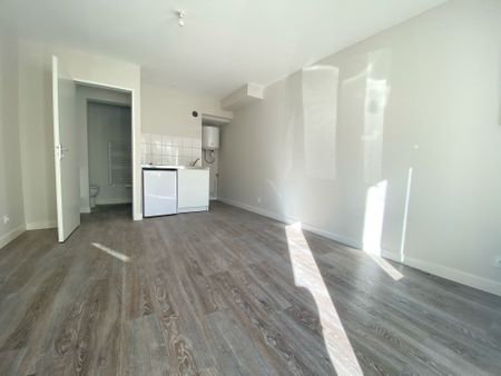 Location Appartement 1 pièce 17m² NIORT 79000 - Photo 2
