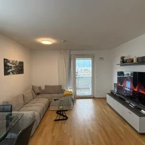 Nachmieter für eine Helle 3-Zimmer-Wohnung mit Balkon im 23. Bezirk - vollmöbliert - Photo 1