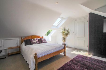 4 bedroom detached house to rent - Photo 4