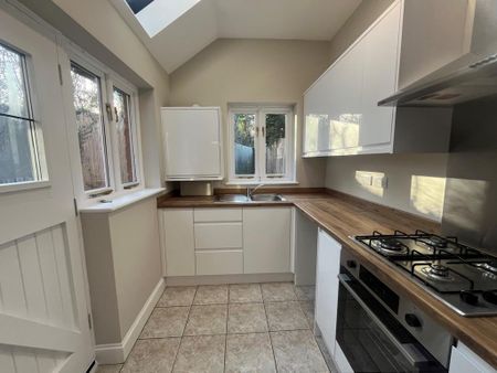 2 bedroom end of terrace house to rent - Photo 5